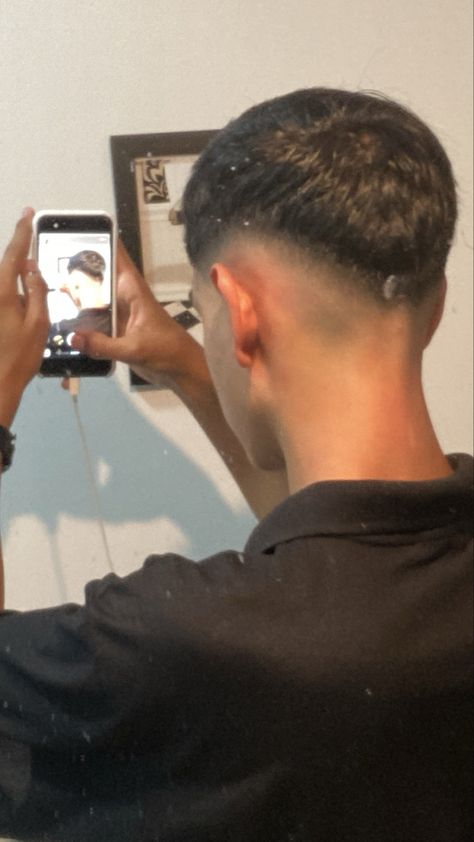 Long Slicked Back Hair, Taper Fade Long Hair, Boys Fade Haircut, Taper Fade Short Hair, Men Haircut Curly Hair, Dslr Photography Tips, Mens Hairstyles Thick Hair, Men's Short Hair, Taper Fade