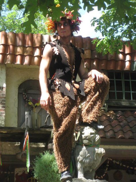 Bristol Renaissance Faire. Saytr Cosplay Male, Faun Ren Faire, Men Wearing Makeup, Ren Faire Outfits, Ren Faire Costume, Fair Outfits, Dragon Costume, Forest Spirit, Fairy Costume