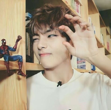 V Smile, V Bta, Taehyung Selca, V Bts Wallpaper, Twitter Layouts, Kim Taehyung Wallpaper, V Taehyung, Bts Boys, Foto Bts