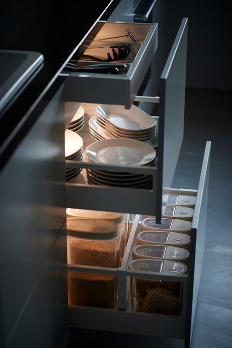 Smart interiors mean even the messiest drawers can be organised. Diy Kitchen Drawer Ideas, Lights Outside House, Kitchen Drawers Diy, Lights Outside, Christmas Lights Outside, Best Kitchen Cabinets, Tidy Kitchen, Diy Kitchen Decor, Hus Inspiration