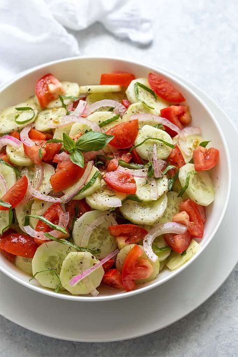 Plain Salad, Tomato Cucumber Salad, Beef Tartare, Tomato Salad Recipes, Salad Recipes Video, Cucumber Tomato Salad, Chips Ahoy, Tomato Cucumber, Cucumber Recipes Salad