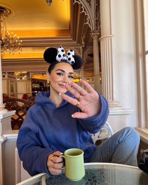 Alana Gomez, Mickey Waffles, 33 Birthday, Disney Poses, Disney Outfits Women, Disney Fits, Disney Themed Outfits, Cute Disney Outfits, Disney Photo Ideas