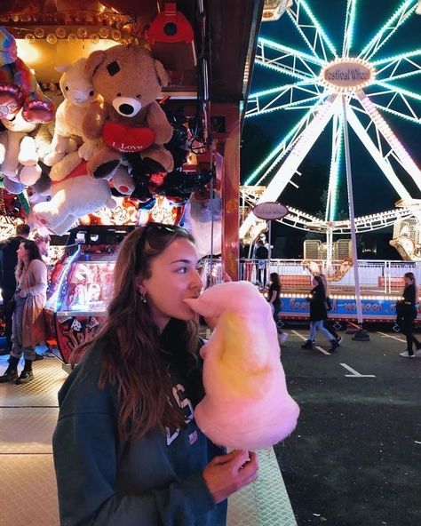 Ferris Wheel Photo Ideas, Ferris Wheel Photos, Carnival Photo Ideas, Fair Photo Ideas, Fair Aesthetic Friends, Ferris Wheel Photoshoot, Amusement Park Photo Ideas, Amusement Park Photoshoot, Amusement Park Aesthetic