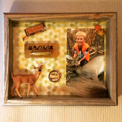 A quick and easy project to help commemorate your child’s first hunt. Mentor hunting memories, shadow box, photos, saving the bullet casing. First Deer Shadow Box Ideas, Duck Hunting Valentines Boxes, Hunting Shadow Box Ideas, Memory Shadow Box, Hunting Crafts, Hunting Diy, Hunting Pictures, Bullet Shell, Bullet Casing