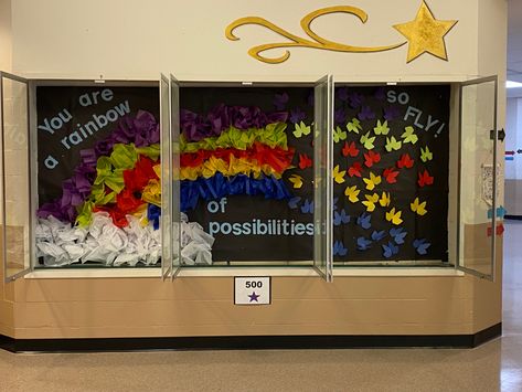 School Showcase Display Ideas, Showcase Display Ideas, School Display Case Ideas, School Display Case, Display Case Ideas, Showcase Ideas, School Display, School Displays, Case Ideas