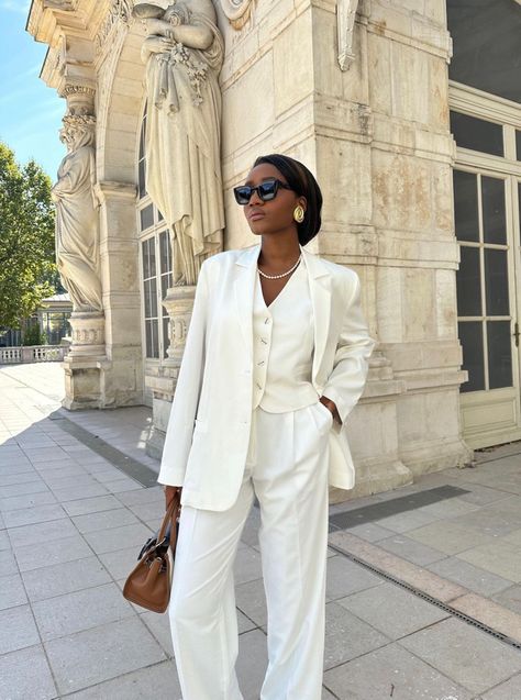 Law Student Outfit, White Blazer Outfit Work, Style Working Girl, Linen Blazer Outfit, Linen Suits Women, Student Outfit, White Blazer Outfits, White Costume, Fancy Suit