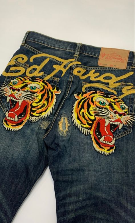 Painted Jeans Y2k, Ed Hardy Jeans, Fitness Wear Outfits, Baggy Style, Painted Jeans, Fits Clothes, Fire Fits, 2000s Fashion Outfits, Cute Jeans