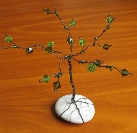 Windy Sunset's Creations: How to Make a Gem Tree (for beginners) Gem Tree, Stone Ideas, Decorative Pebbles, Wire Craft, Fairy Garden Designs, Wire Tree Sculpture, Faeries Gardens, Wire Trees, Bijoux Fil Aluminium