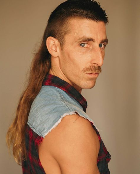 Taking place in the small town of Kurri Kurri in Australia, Mulletfest is a celebration of the characteristic cut. Mullet Wig, Monochrome Makeup Look, Mullet Haircut, Waterfall Photography, Human Wigs, Mullet Hairstyle, Small Town, Drawing Reference, Gibson