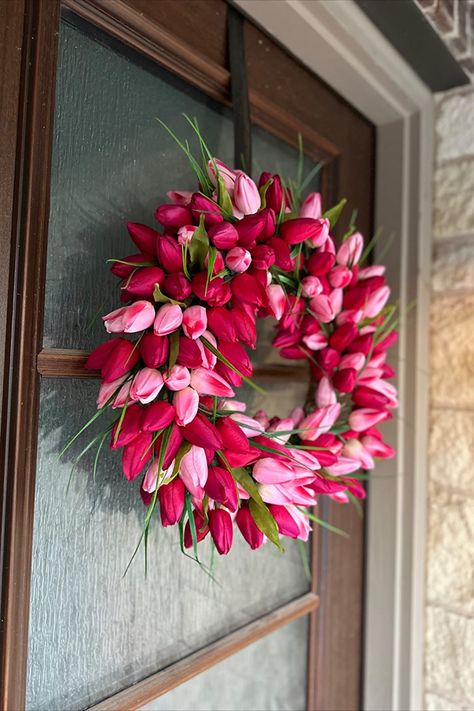 This is so stunning. It is just perfect for valentine's day❤️ If you're looking for it or even some valentines decor I have it available in my amazon store front. Valentines Wreaths For Front Door, Valentine Front Porch Ideas, Valentines Day Wreaths Front Doors, Classy Valentines Decor, Wreaths Front Doors, Valentine Wreaths For Front Door, Valentines Wreath Ideas, February Wreath, Valentines Decorations For Home