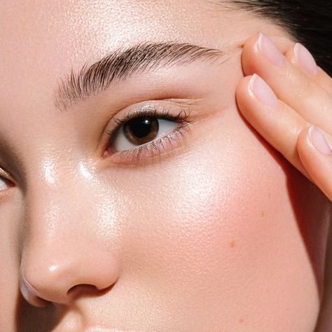 These 3 Common Mistakes Are Keeping You From Fluffy, Thick Brows Model Brows Natural, Fluffy Straight Brows, Thick Fluffy Eyebrows, Natural Eyebrows Aesthetic, Natural Brows Shape, Natural Brows Makeup, Thick Brows Natural, Brow Photoshoot, Natural Brow Lamination