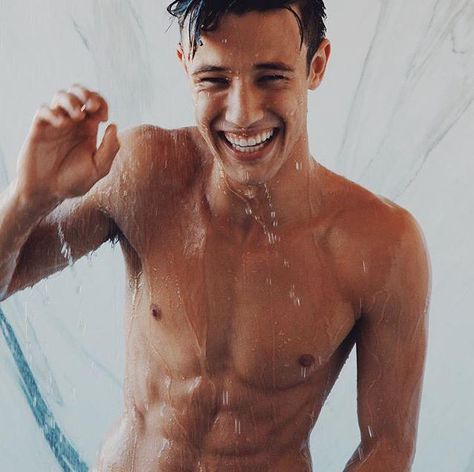 General picture of Cameron Dallas - Photo 408 of 2061 Cameron Dallas Shirtless, Men In Shower, Cam Dallas, Cameron Alexander Dallas, White Smile, Smiling Man, Great Smiles, Cameron Dallas, Dolan Twins