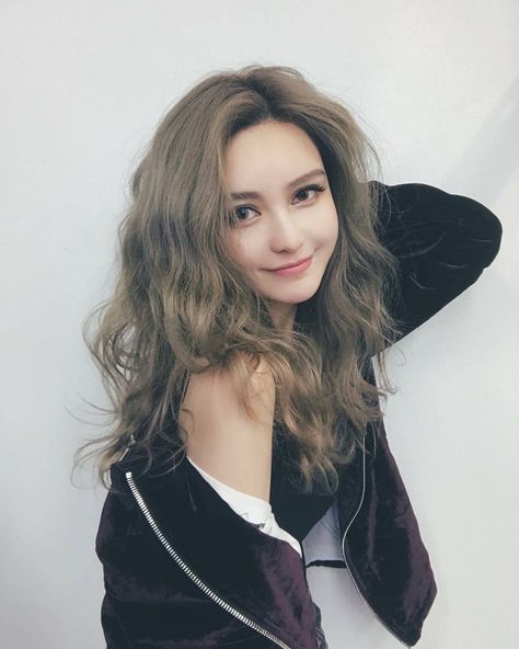 Grace Chow, Hot Picks, Chow Chow, Prom Hair, Ulzzang Girl, Long Hair Styles, Instagram Post, My Style, Hair Styles