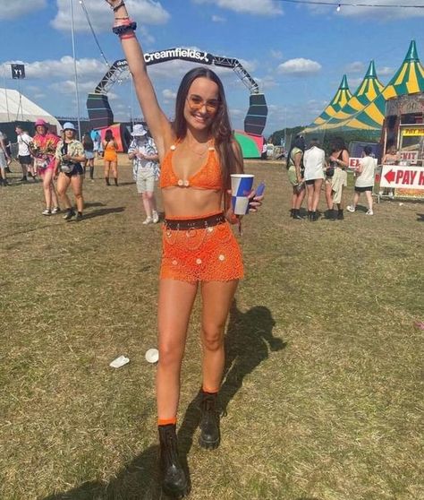 Festival Outfits Orange, Orange Coachella Outfit, Crochet Rave Outfit, Crochet Festival Outfit, Festival Outfits Neon, Uk Festival Outfit, Creamfields Festival, Neon Festival Outfit, Casual Outfits Aesthetic