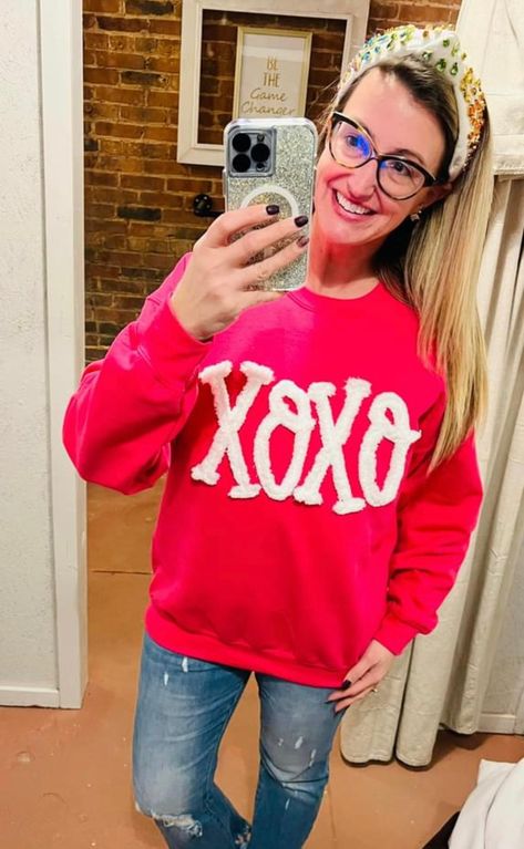 ❤️💕Embroidered Valentines Sweatshirts!💕❤️Unique and embroidered by ME! (These are our pics)! XOXO- Chenille Yarn embroidered onto a Pink Sweatshirt (pinks may vary depending on availability) Chenille Yarn Embroidery, Chenille Yarn Sweatshirt Diy, Embroidered Valentines, Chenille Sweatshirt, Valentines Sweatshirt, Applique Sweatshirt, Diy Sweatshirt, Chenille Yarn, Girlie Style