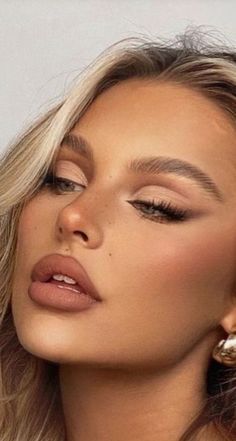 Soft Make Up Look, Makeup Soiree, School Makeup Looks, Greek Makeup, Long Face Makeup, Makeup Hoco, Hoco 2024, Hoco Ideas, Makeup Jobs