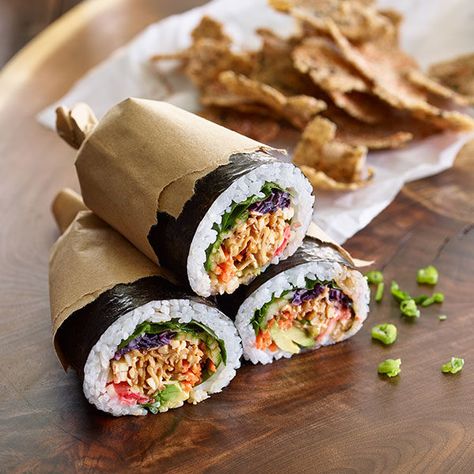 Sushi Burrito, Sushi Recipes Homemade, Sushi Roll Recipes, Sushi Dishes, Vegan Sushi, Burritos Recipe, Food Club, Sushi Recipes, Vegan Condiments