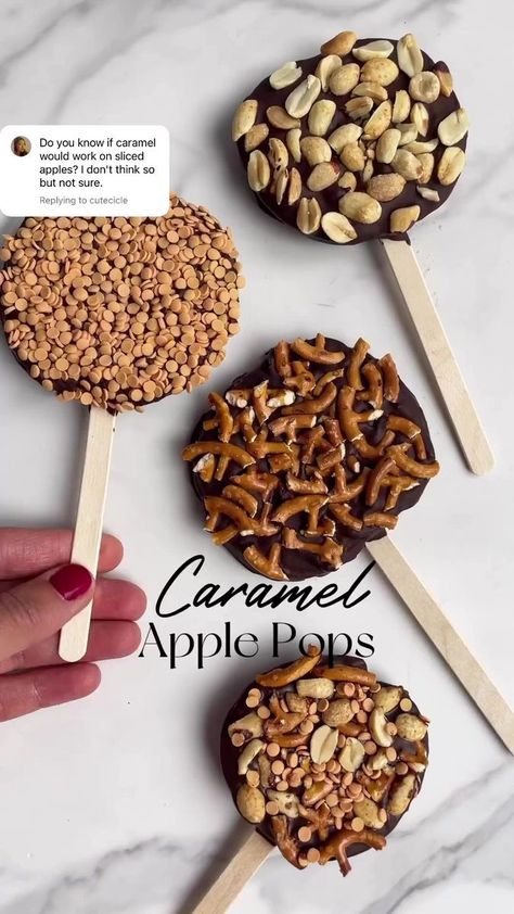 Caramel Apple Pops Sticks, Dipped Apple Slices On A Stick, Caramel Apple Slices On A Stick, Dipped Apple Slices, Candy Apples Diy, Healthy Caramel Apple, Pretzel Pops, Caramel Apples Halloween, Apple Pops