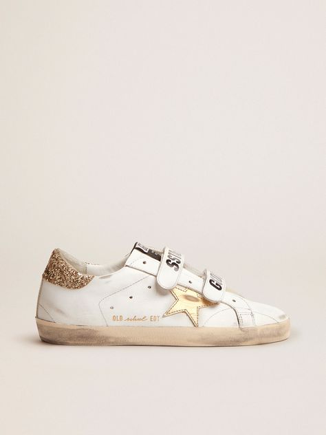 Old School Sneakers, Golden Goose Sneakers Outfit, Golden Goose Outfit, School Sneakers, Gold Glitter Heels, Golden Family, Gold Sneakers, Classy Shoes, Exclusive Sneakers