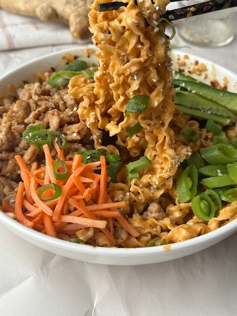 the ultimate spicy sesame chilli crunch noods - by Cindy K Chili Crunch Recipe, Recipes With Chili, Chili Crunch, Crunch Recipe, Peanut Sauce, Hello World, Sauce Recipes, Asian Recipes, Keto Recipes