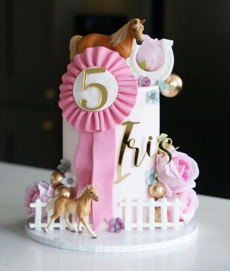 Horse Cake Design Ideas, Horse Theme Party Ideas, Birthday Cake Horse Theme, Horse Themed Cake, Birthday Horse, Horse Birthday Cake, Cowgirl Cakes, Roses Birthday, Horse Cake