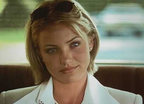 Cameron Diaz 90s Makeup, Cameron Diaz Short Hair Bob, 90s Blonde Short Hair, Cameron Diaz Bob Haircut, 90s Movie Makeup, Cameron Diaz Short Hair 90s, Cameron Diaz Makeup, 90s Cameron Diaz, Cameron Diaz Bob