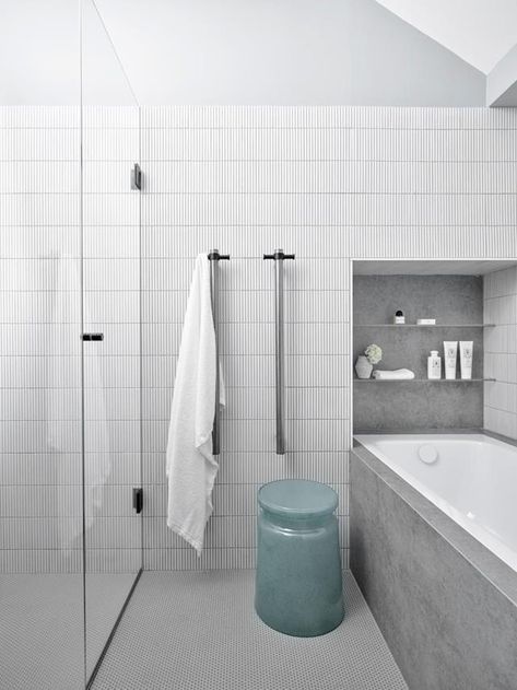 Make your old towels feel as fluffy and fresh as new with two ingredients: White vinegar and bicarbonate of soda. Bathrooms With Inset Baths, Inset Bath, Smelly Towels, Towels Smell, Renovation Tips, Homes To Love, Modern Extension, Old Towels, Melbourne House