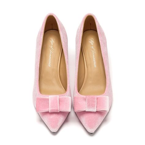 This dusty rose version of our Jacqueline Velvet shoes is truly timeless and iconic. Lined and soled in leather, they're topped with the signature classical bow that first appeared in our kid's collection and has remained enduringly chic ever since. The shoes are set on 5 cm kitten heels and work equally well with tail Pink Velvet Shoes, Cocktails Dresses, Velvet Pink, Tailoring Jeans, Professional Outfits Women, Velvet Shoes, Bridal Heels, Stunning Shoes, Girl Closet