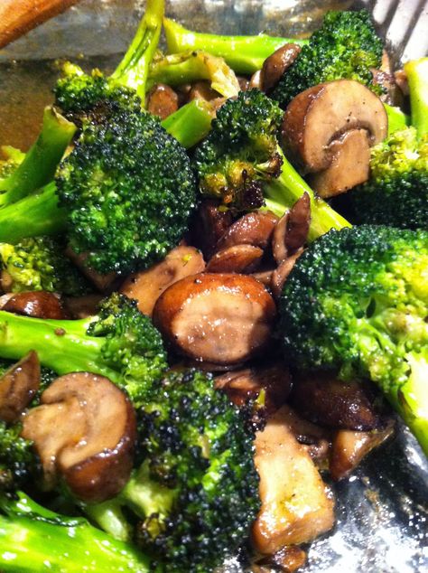 Roasted Mushrooms And Broccoli, Sauteed Mushrooms And Broccoli, Mushrooms Broccoli Recipes, Broccoli Mushrooms Recipes, Brocolli Mushroom Recipes, Brocolli And Mushroom Recipes, Zucchini Mushroom Broccoli Recipes, Roasted Broccoli And Mushrooms Oven, Broccoli And Mushrooms Recipes