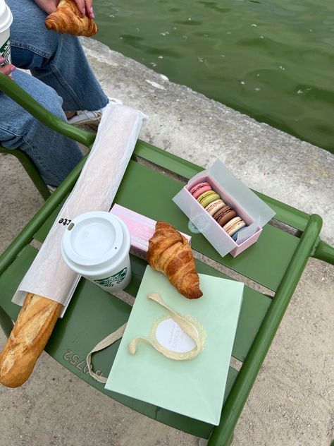 Tuileries Garden Paris, Tuileries Garden, Jardin Des Tuileries, Garden Picnic, Europe Summer, Dream Travel Destinations, Small Moments, Travel Dreams, Are You Happy