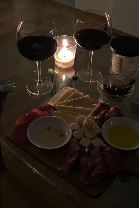 Wine And Cheese Aesthetic, Wine Date Aesthetic, Home Wine Tasting Party, At Home Wine Tasting Party, Cheeseboard Aesthetic, At Home Wine Tasting, Wine Night Aesthetic, Home Wine Tasting, Dinner Date At Home