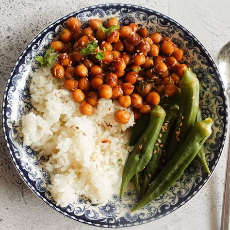 These Teriyaki Chickpeas will soon become favorite! Protein-packed chickpeas are cooked in an easy and flavorful sauce in one pot. Teriyaki Chickpeas, Salmon Bowl, 15 Minute Meals, Baked Tofu, Chickpea Recipes, Teriyaki Sauce, Latest Recipe, Fresh Garlic, Rice Vinegar