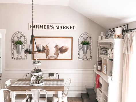 Farmhouse Kitchen Cow Decor, Cows Kitchen Decor, Farmhouse Cow Kitchen, Cow Home Decor Ideas, Cow Themed Dining Room, Kitchen Cow Decor Ideas, Cow Farmhouse Decor, Cow Kitchen Ideas, Cow Dining Room Decor