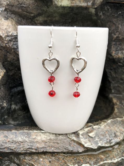 Diy Valentine Jewelry Ideas, Valentine Diy Jewelry, Valentine Jewelry Diy, Diy Valentines Earrings, Fun Handmade Jewelry For Valentine's Day, Handmade Jewelry For Valentine's Day, Cute Handmade Earrings For Valentine's Day, Valentines Day Jewelry Diy, Valentine Earrings Diy