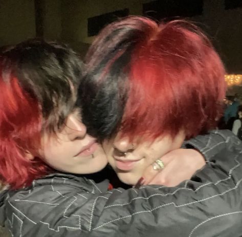 Matching Hair Dye Friends, Jayden And Dipper, Couple Hair Dye Ideas, Dipper And Jayden, Alt Mlm Couple, Matching Dyed Hair Couples, Couples Hair Dye, Couple Hair Dye, Couple Dyed Hair