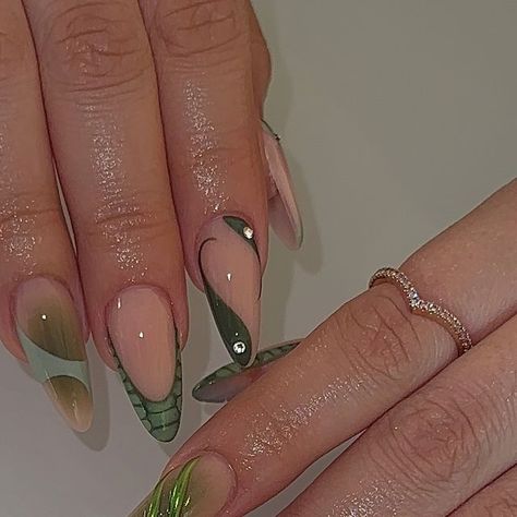 Light Color Nails, Green Nails Almond, Now Nails, Jelly Stickers, Nails Birthday, Abstract Nail Art, Color Nails, Pretty Gel Nails, Almond Acrylic Nails