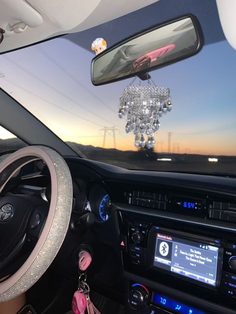 Luxury Car Decor, Girly Inside Of Car, Girly Interior Car, Pretty Car Decor, Trendy Car Accessories, Baddie Car Aesthetic, Decorated Cars Interior, New Car Black Women, Decorated Car Interior Aesthetic