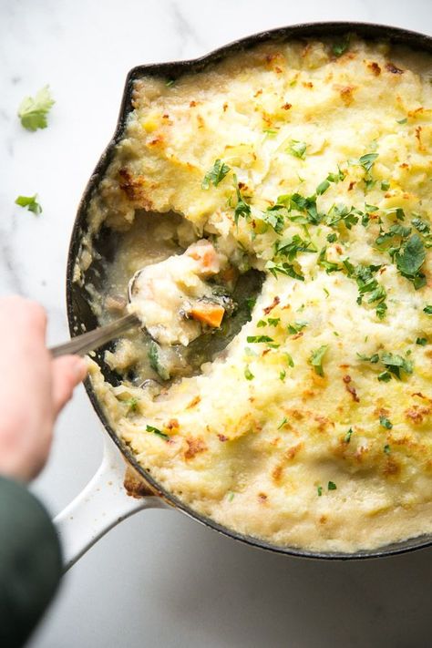 This fish pie recipe is inspired by Jamie Oliver but made easy, healthy, dairy-free, gluten-free and low FODMAP. It’s packed with veggies and hake, haddock or cod. | www.feedmephoebe.com Dairy Free Fish Pie, Fish Pie Recipe, Rabbit Recipes, Frozen Fish Fillets, Witch Recipes, Gf Meals, Fodmap Foods, Gluten Free Fish, Irish Cuisine