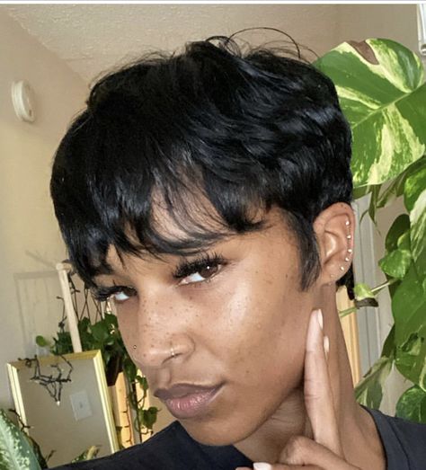 Pixie Hairstyles Brown Hair, Short Straight Pixie Haircuts, Straight Pixie Haircut Black Women, Short Haircut On Black Women, Short Haircuts On Black Women, 90s Bowl Cut Black Women, Pixie Cut With Bangs Black Women, Pixie Hairstyles Black Women, Short Cut Black Women