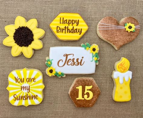 Sunflower Birthday Cookies, You Are My Sunshine Cookies, Yellow Cookies, Fancy Sugar Cookies, Cookie Flowers, Sunshine Cookies, Birthday Sunflower, Sunflower Cookies, Sunflower Cake