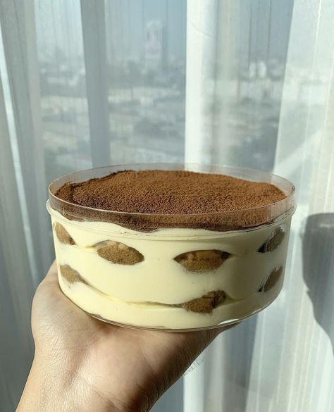 𝒘𝒉𝒂𝒕𝒅𝒐𝒖𝒂𝒆𝒂𝒕𝒕𝒐𝒅𝒂𝒚𝒚 𝒐𝒏 𝒊𝒈 #recipe #dessert #tiramisu Tiramisu Aesthetic, Hershey Cake, Best Tiramisu Recipe, Recipe Dessert, Girl Cooking, Tiramisu Recipe, Food Displays, Buffet Food, Sweet Cakes