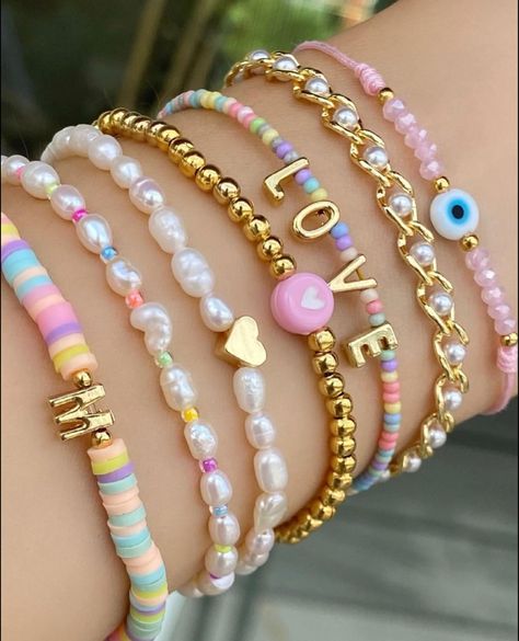 قلادات متدلية, Preppy Jewelry, Bracelets Handmade Diy, Diy Bracelet Designs, Diy Bracelets Patterns, Beads Bracelet Design, Handmade Jewelry Tutorials, Jewelry Accessories Ideas, Pretty Bracelets