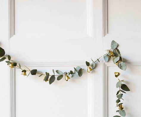 DIY Christmas decorations: 6 delightful design ideas Craft Ideas For Beginners, Noel Miller, Christmas Paper Craft, Christmas Branches, Aussie Christmas, Australian Christmas, Noel Fielding, Olive Branches, Christmas Plants