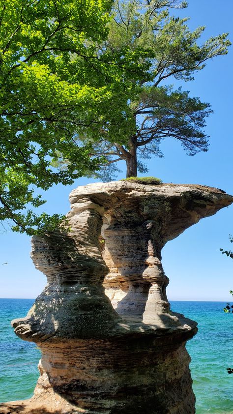 See more photos! Best hikes in Michigan! Ideas of things to do on a Michigan summer vacation road trip. midwest great lakes vacations, best places to visit Peaceful Nature Photos, Michigan Summer Vacation, American Nature, Munising Michigan, Peaceful Nature, Best Vacation Destinations, Adventure Travel Explore, Lake Vacation, Michigan Travel