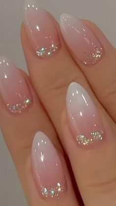 Almond Nails Elegant, Elegant Almond Nails, Nail Elegant, Wedding Day Nails, Bridesmaids Nails, Nails Elegant, Unghie Sfumate, April Nails, Classy Nail Designs