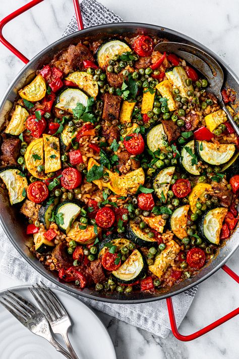 Summer Vegetable Paella Summer Vegetable Risotto, Best Seafood Paella Recipe, Paella Recipe Vegetarian, Vegan Paella Recipe, Vegetarian Paella Recipe, Pialla Recipes, Paella Vegetarian, Vegetable Paella Recipe, Veggie Paella