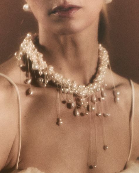 Danielle Frankel on Instagram: “Baroque Pearl Tangled Necklace #daniellefrankel” Baroque Aesthetic Fashion, Divine Feminine Aesthetic, Pearl Aesthetic, Danielle Frankel, Tangled Necklace, Royal Core, Goddess Aesthetic, Wedding Gown Inspiration, Royal Aesthetic