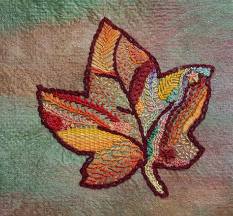 Art Threads: Friday Inspiration - Hints of Autumn | La feuille d'érable par Jeannette Luther, un sampler de broderies Textile Aesthetic, Bordado Jacobean, Bordados Tambour, Fabric Leaves, Embroidery Leaf, Textile Art Embroidery, Embroidered Quilts, Crazy Quilt, Embroidery Inspiration