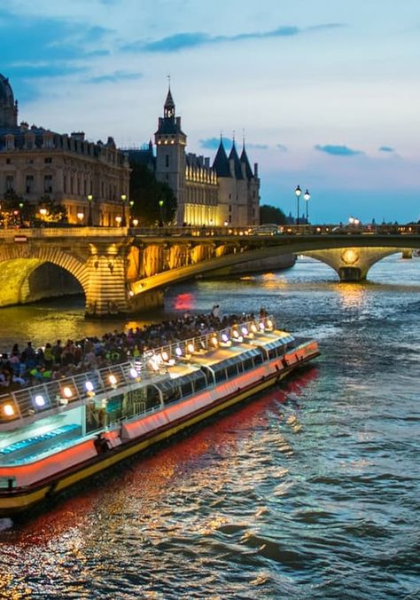 Paris Tourist Spot, Activities In Paris, Paris Metro Stations, Adventure Goals, Paris Activities, Paris Bucket List, Paris Tourist, Versailles Garden, Things To Do In Paris