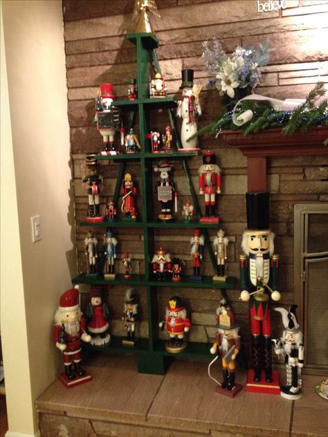 Nutcracker Christmas Display Ideas, Nutcracker Collection Display Ideas, Nutcracker Display Ideas Christmas, How To Display Nutcracker Collection, Nutcracker Display Ideas, Nutcracker Themed Christmas, Nutcracker Display, Auntie Claus, Nutcracker Tree